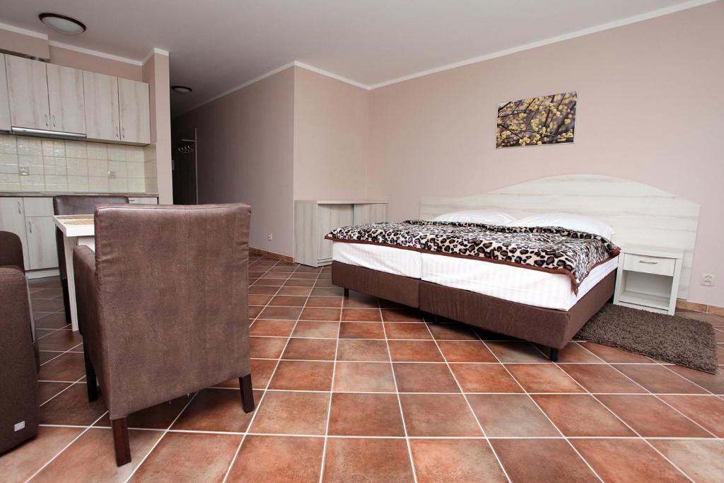 Studio Terrace,32215876:JPEG